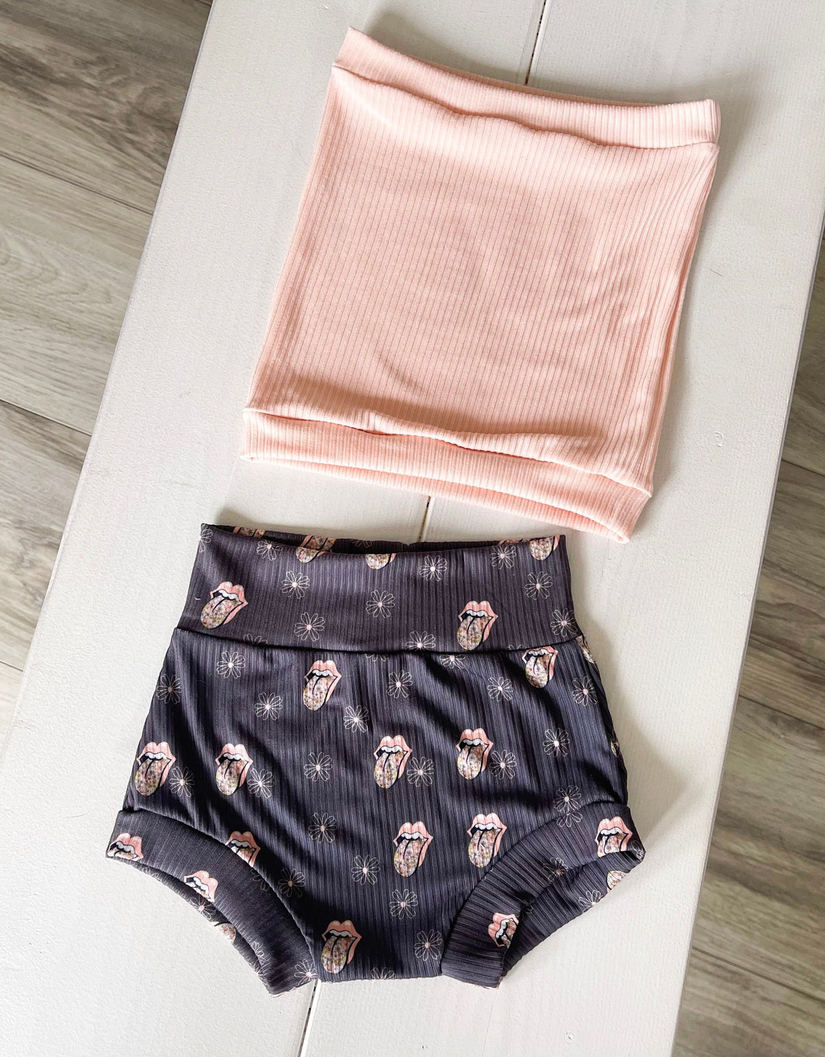 Retro Rolling Stones Tongue Bummies and Tube Top Set For Baby Girl, Rock n Roll Band Bummy, Vintage Music Bloomers, Summer Baby Shower gift