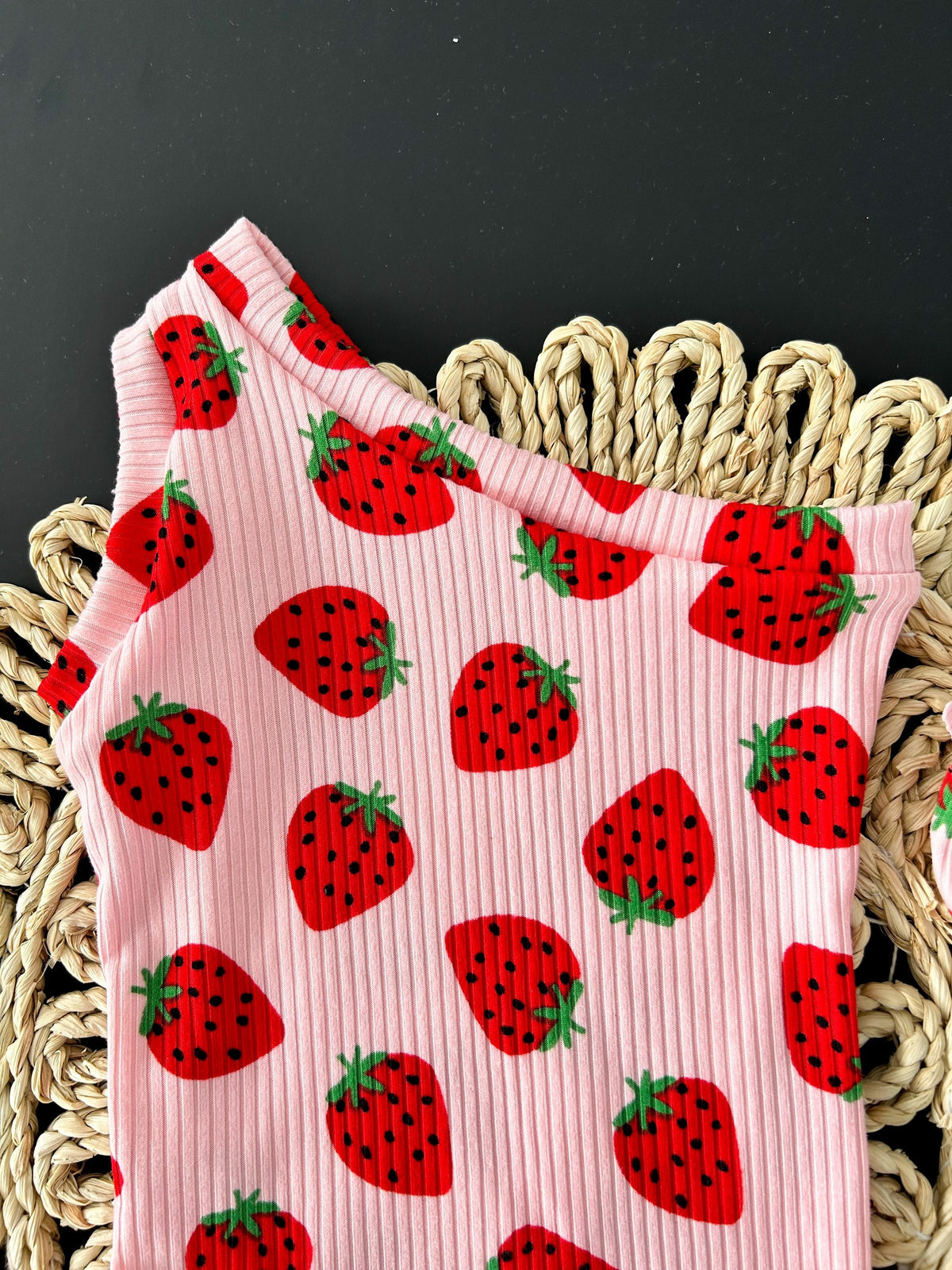 Berry Sweet One First Birthday Outfit Girl, 1st Birthday Girl Outfit, Strawberry Birthday Shirt, Cake Smash Outfit, Sweet One Leo