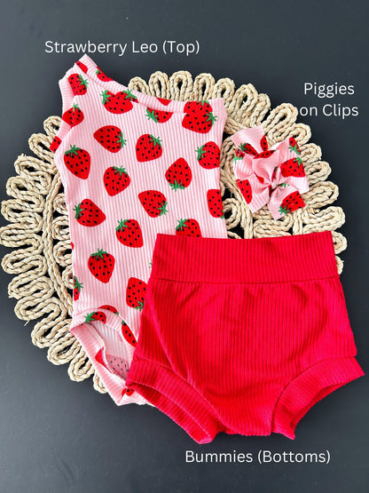 Berry Sweet One First Birthday Outfit Girl, 1st Birthday Girl Outfit, Strawberry Birthday Shirt, Cake Smash Outfit, Sweet One Leo