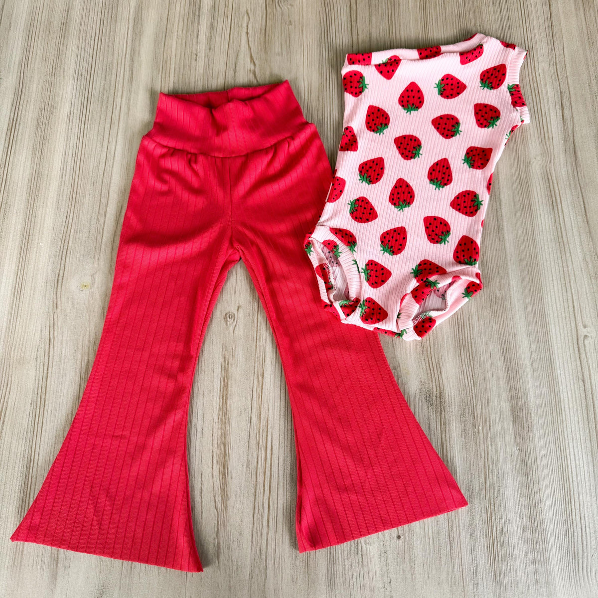 Berry Sweet One First Birthday Outfit Girl, 1st Birthday Girl Outfit, Strawberry Birthday Shirt, Cake Smash Outfit, Sweet One Leo